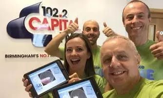 Massa-participatie schatzoekactiviteit in Birmingham, Engeland, voor het goede doel Make Some Noise.