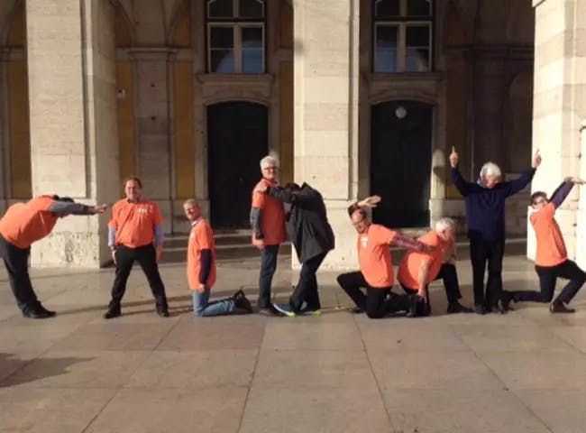 Calderys Jaarlijkse Conferentie team neemt deel aan een schattenjacht in Lissabon, Portugal met 110 deelnemers