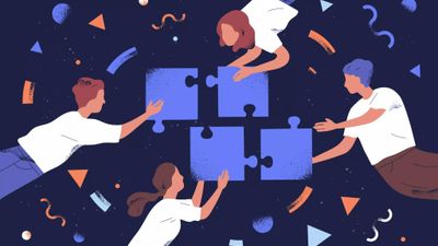 Een gestileerde vectorillustratie van vier mensen die zweven tegen een donkerblauwe achtergrond en samenwerken om vier grote blauwe puzzelstukken in elkaar te zetten.