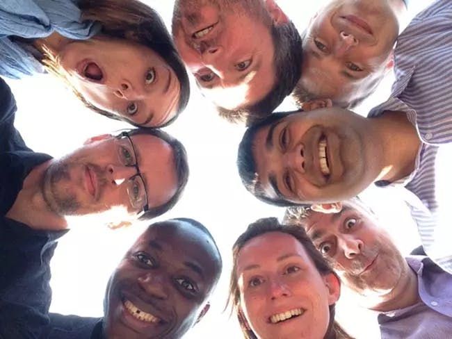 Camelback-team neemt deel aan een indoor activiteit in Tannersville, PA met 250 deelnemers