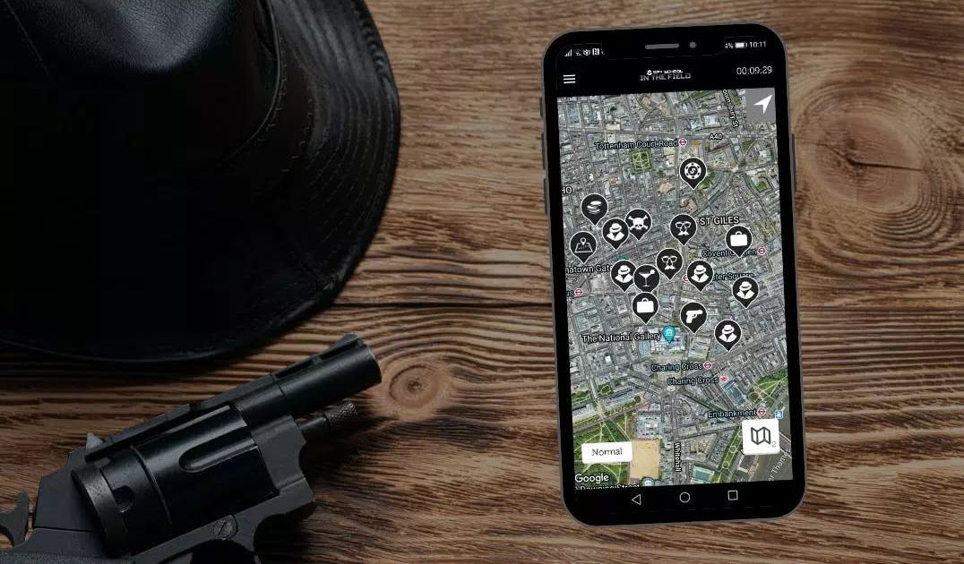 Ambtenaren nemen deel aan een Spy School in Warrington, VK