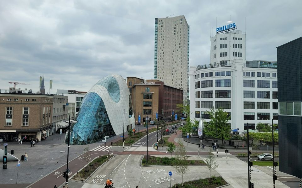 De Blob en het Philips-gebouw in het centrum van Eindhoven